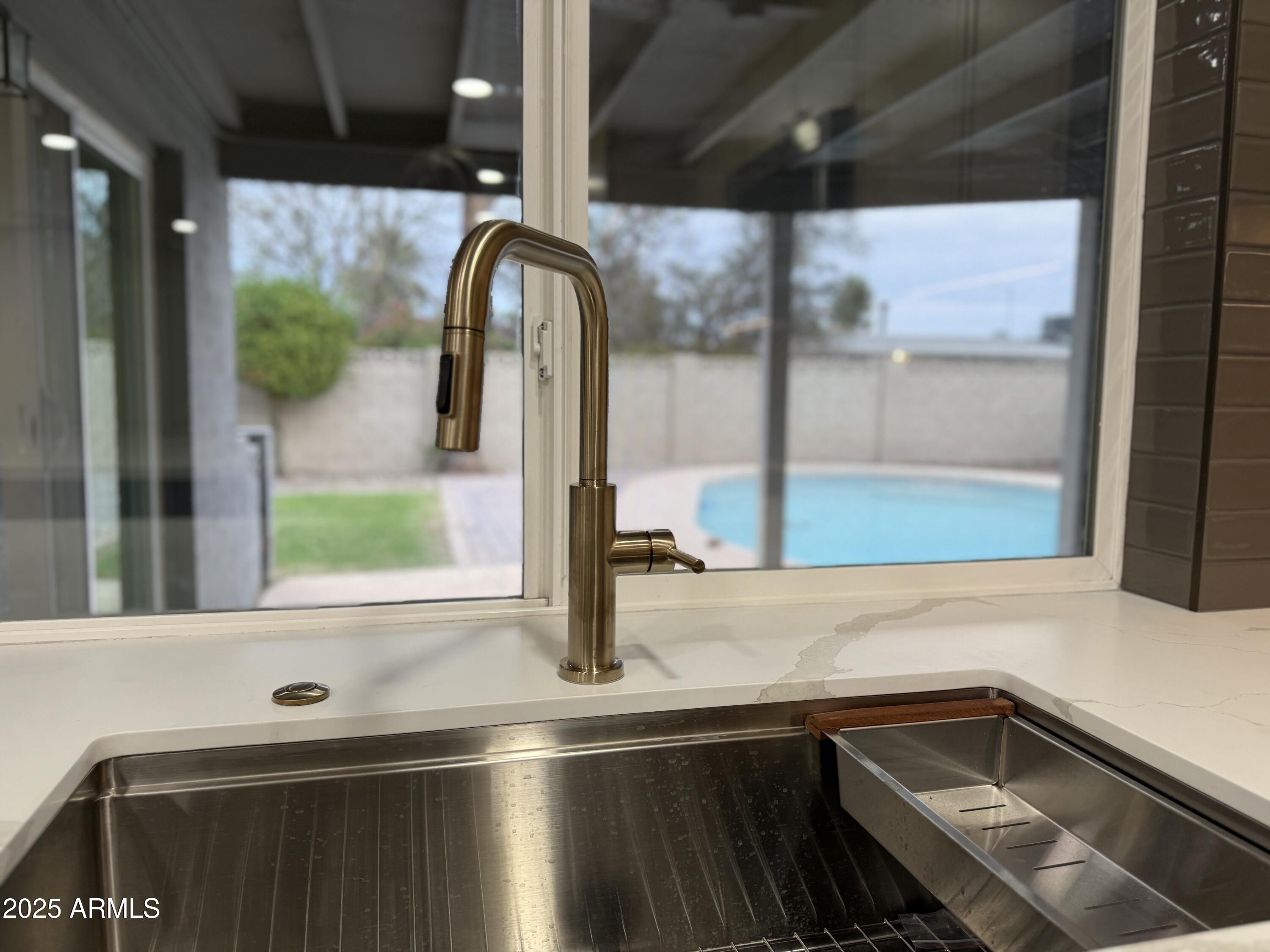 11827 North 35th Street Phoenix, AZ 85028 - Photo 7 of 20 Updated Kitchen