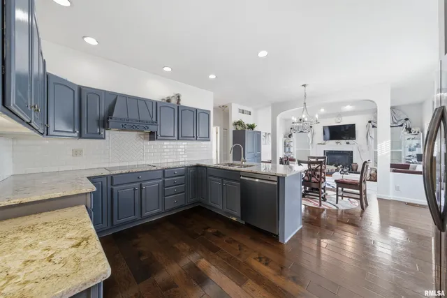 $399,900 | 5306 North Ashford Drive, Peoria, IL 61615