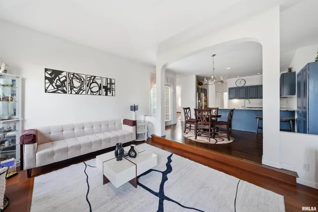 $399,900 | 5306 North Ashford Drive, Peoria, IL 61615