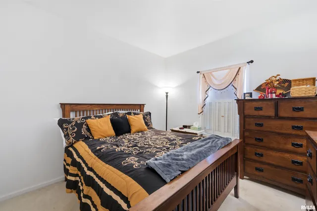 $399,900 | 5306 North Ashford Drive, Peoria, IL 61615