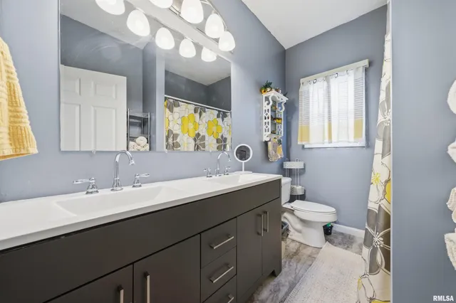 $399,900 | 5306 North Ashford Drive, Peoria, IL 61615