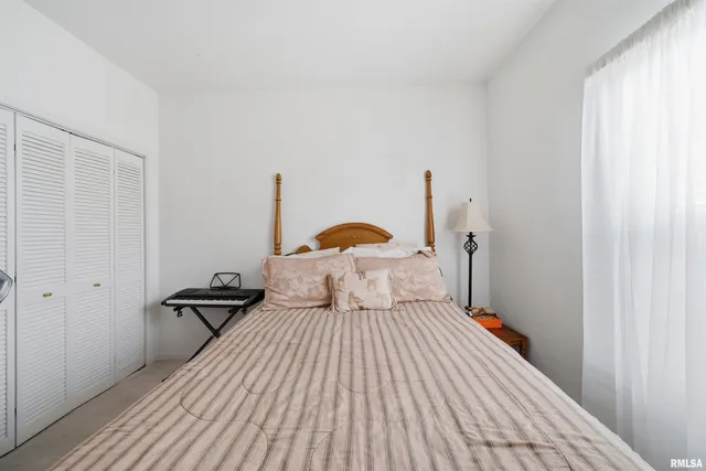 $399,900 | 5306 North Ashford Drive, Peoria, IL 61615