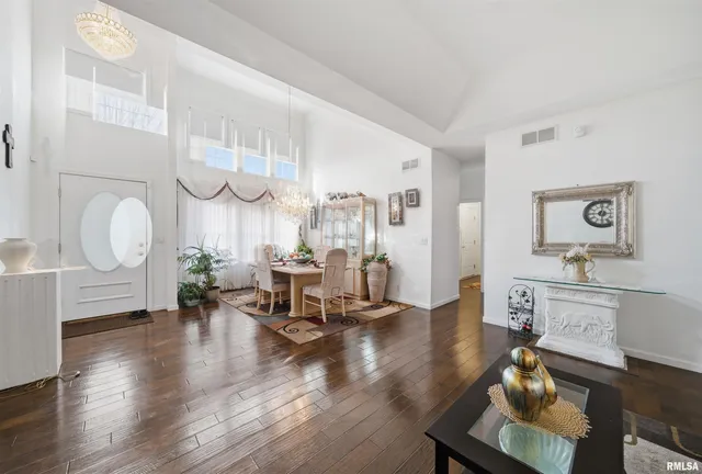 $399,900 | 5306 North Ashford Drive, Peoria, IL 61615