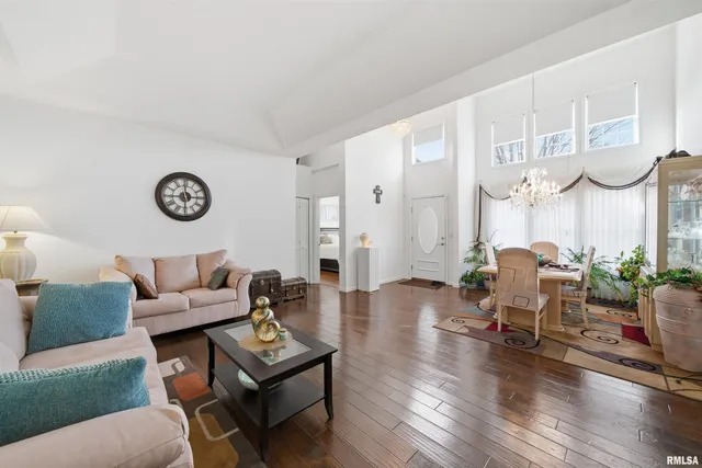 $399,900 | 5306 North Ashford Drive, Peoria, IL 61615