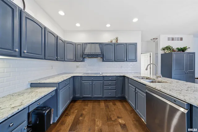 $399,900 | 5306 North Ashford Drive, Peoria, IL 61615