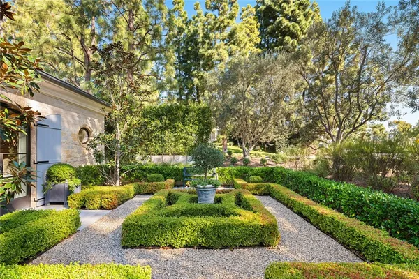 $13,250,000 | 7 Oakmont Lane, Newport Beach, CA 92660