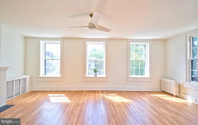 $2,975 | 46 York Street, Unit 2, Lambertville, NJ 08530