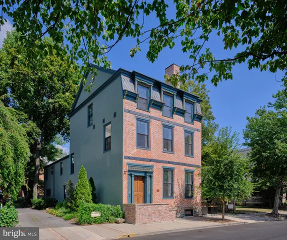 $2,975 | 46 York Street, Unit 2, Lambertville, NJ 08530