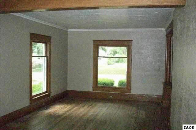 350 Green Street Perry, MI 48872 - Photo 3 of 9 42215-2.JPG