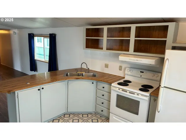 $75,000 | 91323 Sandstone Lane, Unit 418, Coos Bay, OR 97420