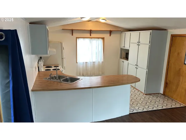 $75,000 | 91323 Sandstone Lane, Unit 418, Coos Bay, OR 97420