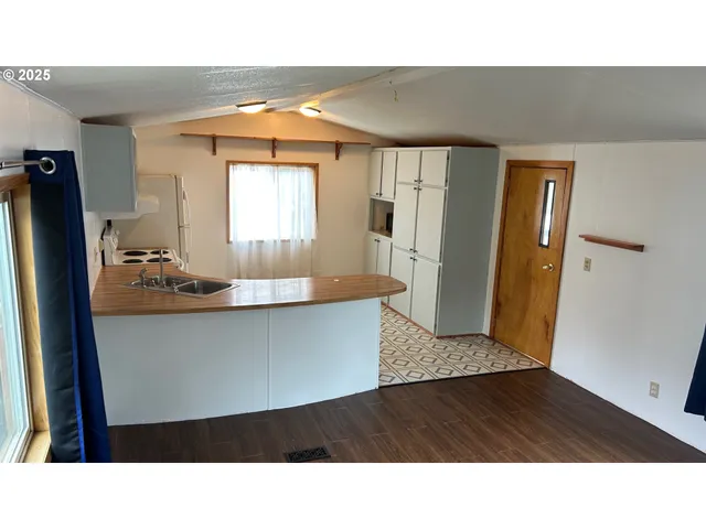 $75,000 | 91323 Sandstone Lane, Unit 418, Coos Bay, OR 97420