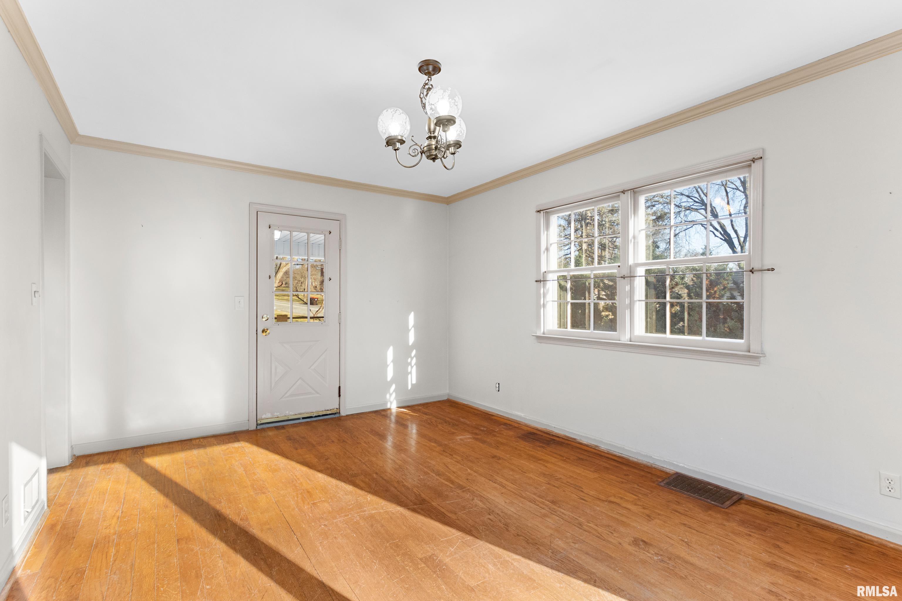304 West Stonegate Road Peoria, IL 61614 - Photo 14 of 39 Gallery Image 14