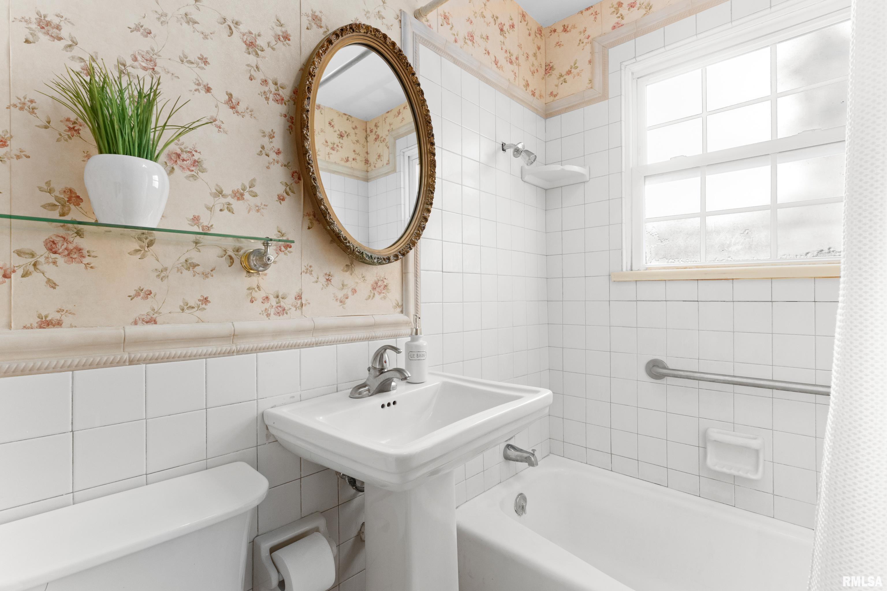 304 West Stonegate Road Peoria, IL 61614 - Photo 24 of 39 Gallery Image 24