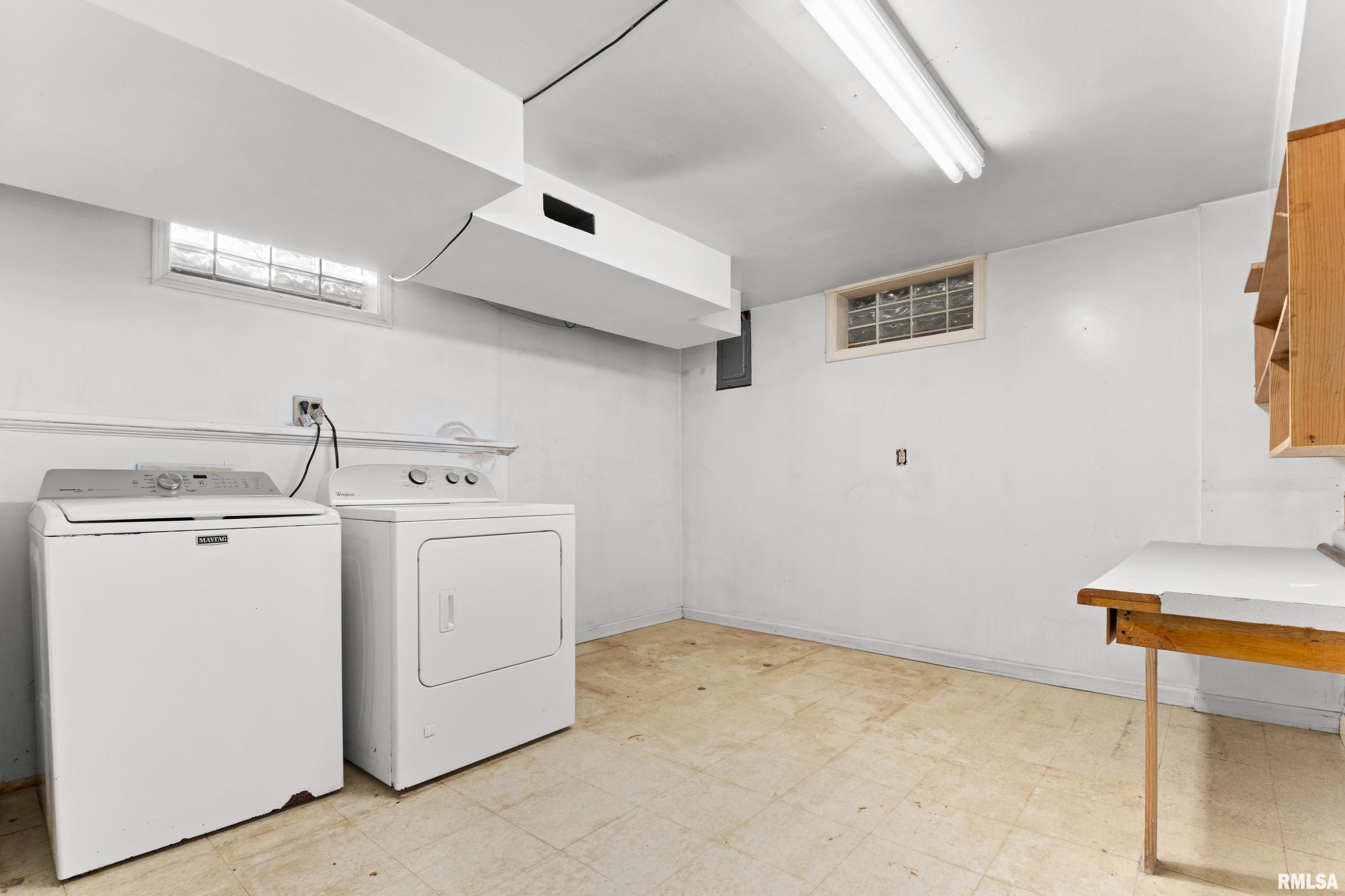 304 West Stonegate Road Peoria, IL 61614 - Photo 33 of 39 Gallery Image 33