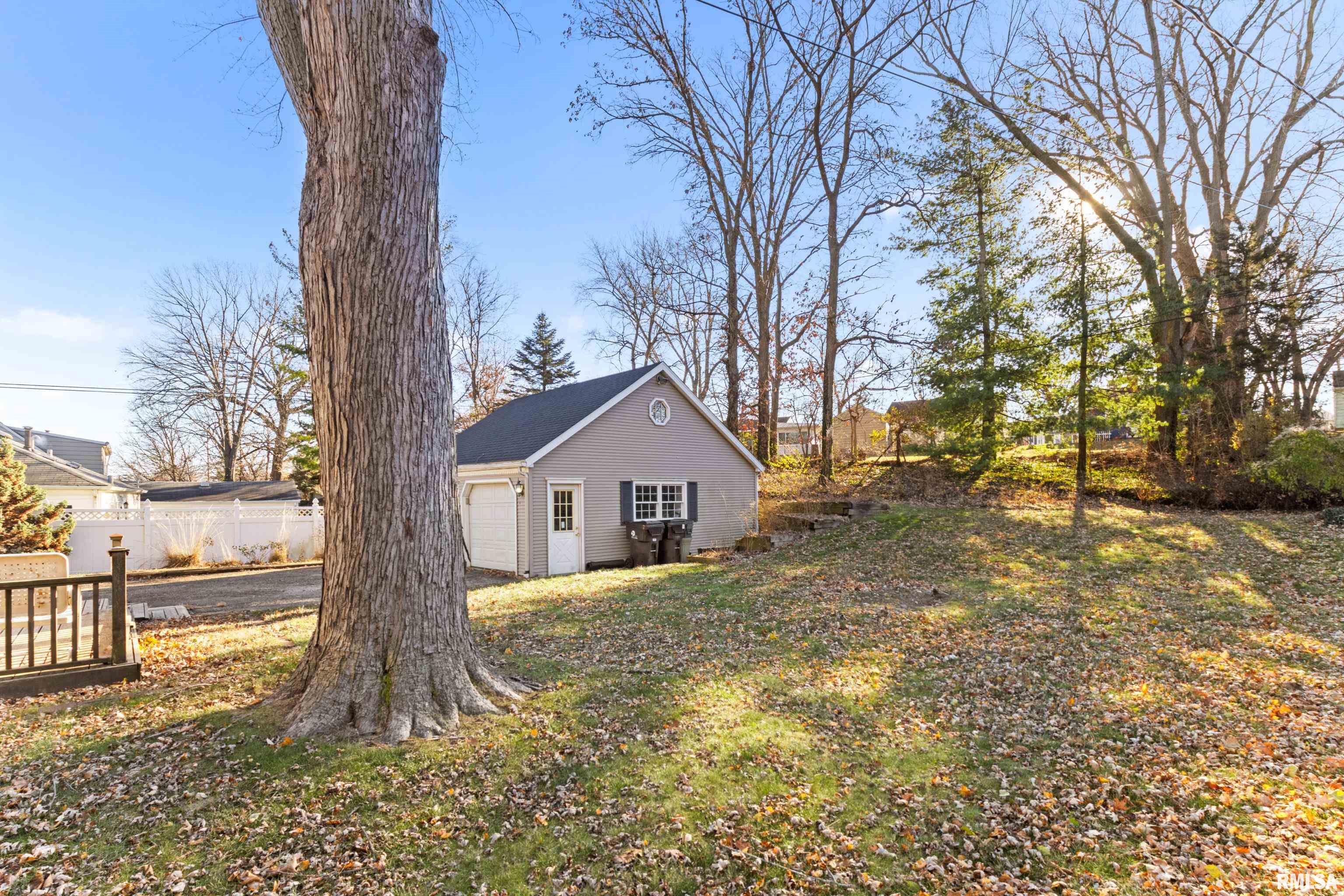 304 West Stonegate Road Peoria, IL 61614 - Photo 38 of 39 Gallery Image 38