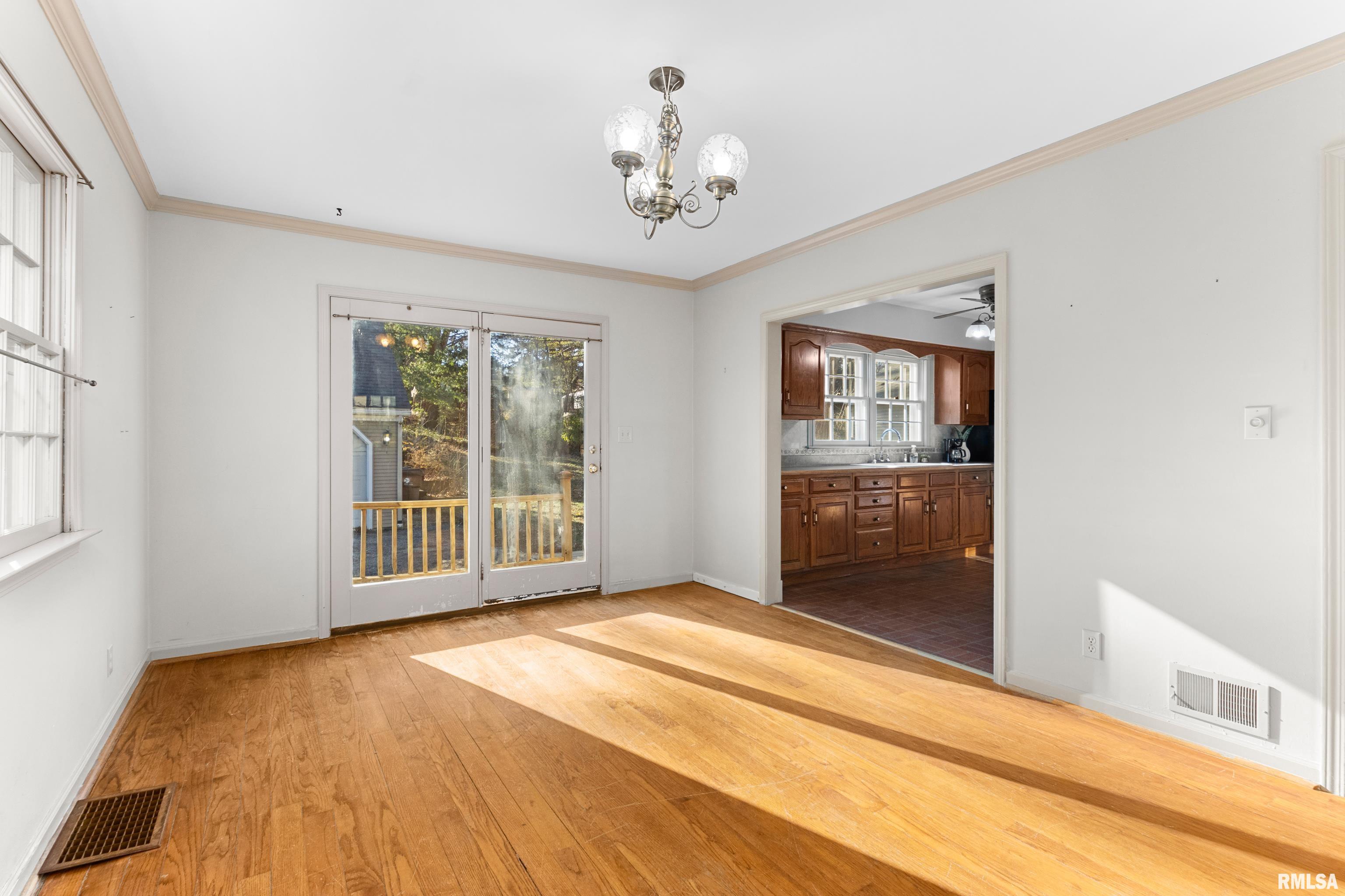 304 West Stonegate Road Peoria, IL 61614 - Photo 7 of 39 Gallery Image 7