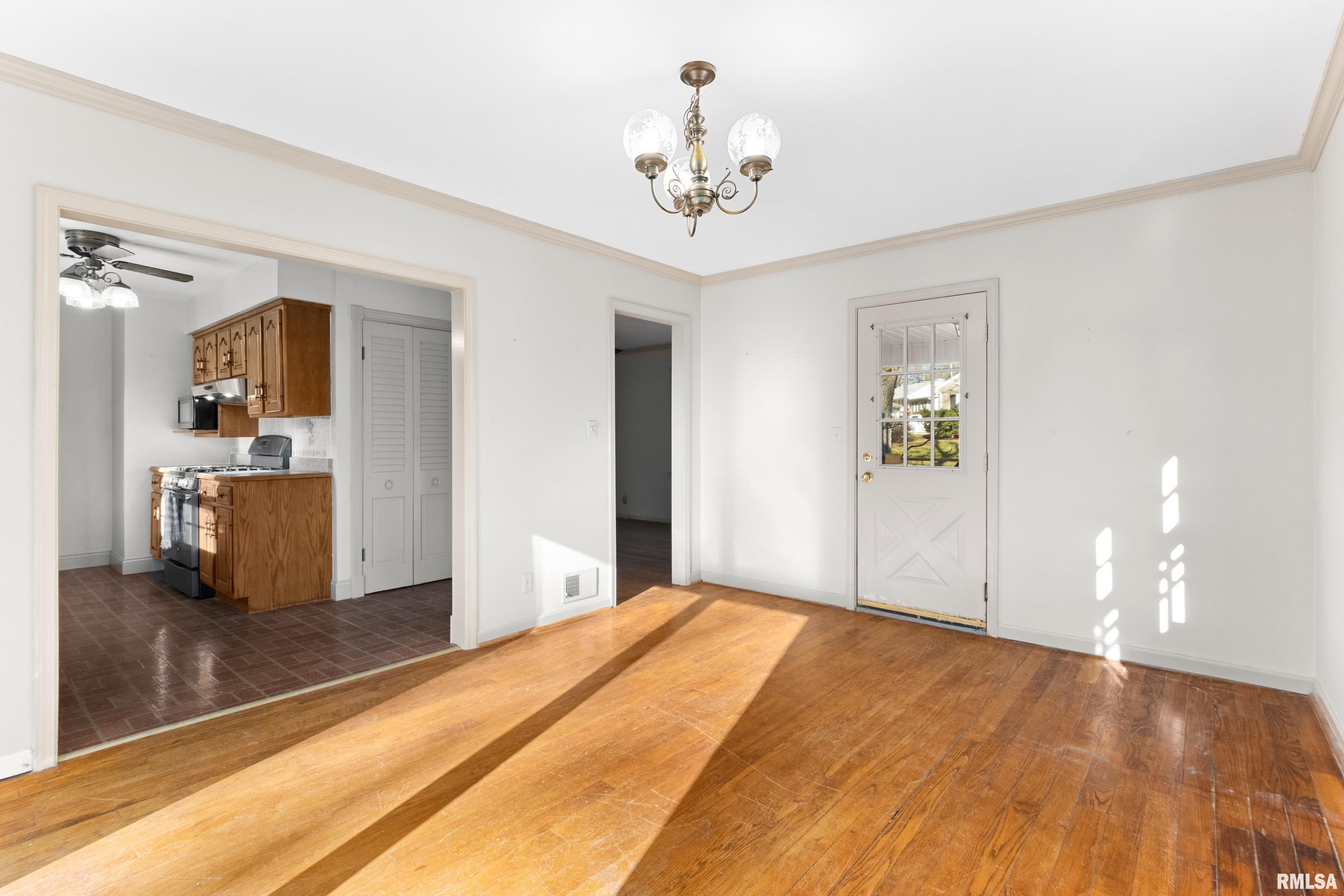 304 West Stonegate Road Peoria, IL 61614 - Photo 8 of 39 Gallery Image 8