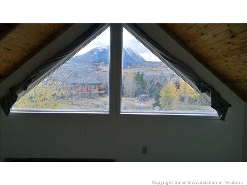 960 Mesa Drive Silverthorne, CO 80498 - Photo 12 of 25 a black and white photo of a room