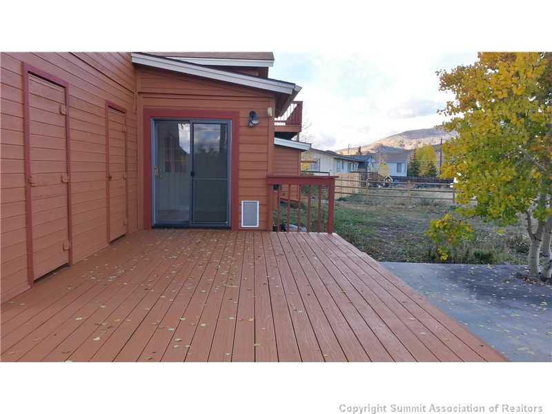 960 Mesa Drive Silverthorne, CO 80498 - Photo 18 of 25 a black and white photo of a house