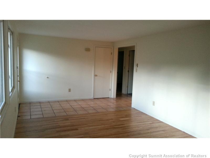 960 Mesa Drive Silverthorne, CO 80498 - Photo 5 of 25 a room with window