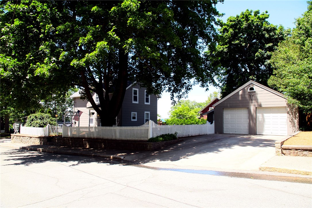 76 Division Street Woonsocket, RI 02895 - Photo 4 of 40