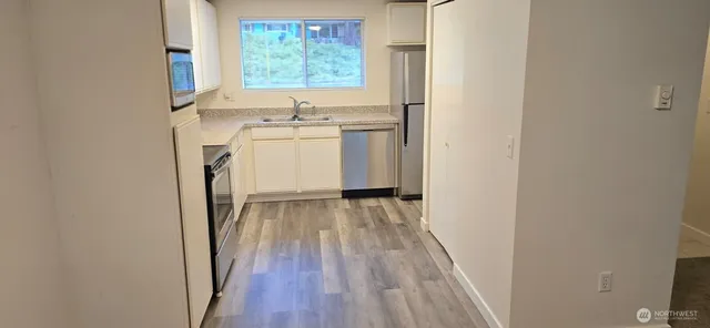 $2,195 | 13821 Southeast Allen Rd., Bellevue, WA 98006