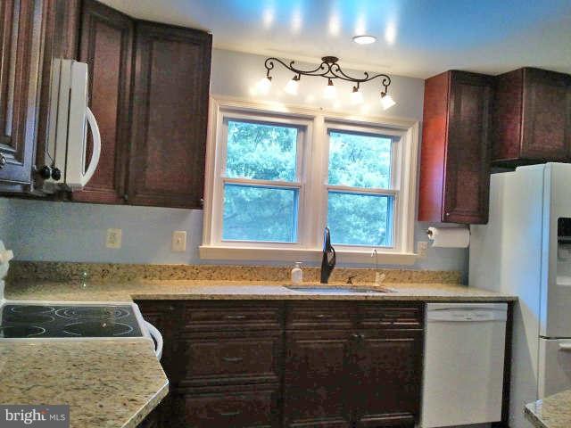 6500 Brooklyn Bridge Road Laurel, MD 20707 - Photo 7 of 29 Kitchen With View of Pool