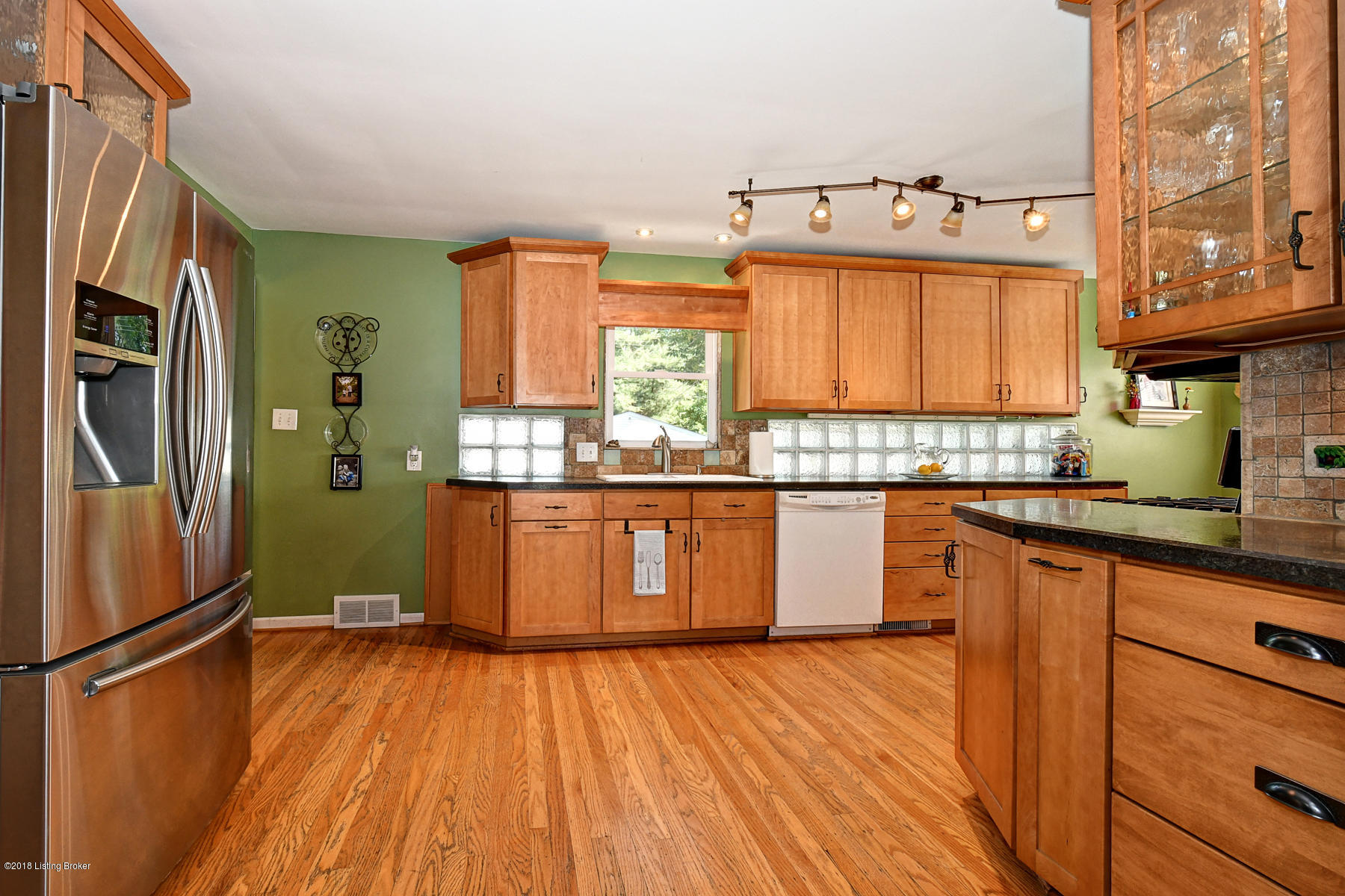 4529 Fox Run Road Louisville, KY 40207 - Photo 10 of 30 I