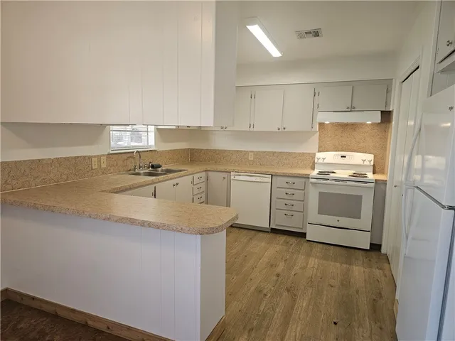 $900 | 1302 Johnson Street, Unit 2A, Woodsboro, TX 78393