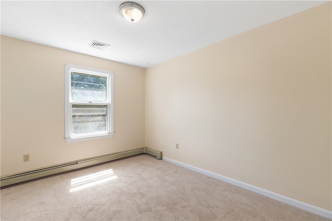 94 Ridgewood Road Middletown, RI 02842 - Photo 18 of 31