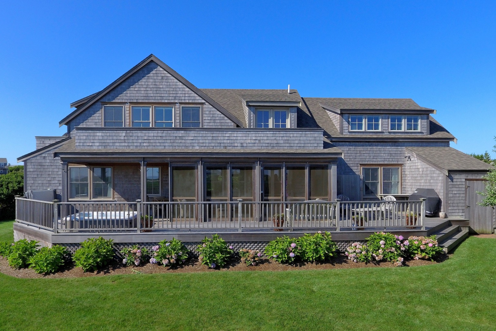 11 Columbus Avenue Nantucket, MA 02554 - Photo 34 of 42