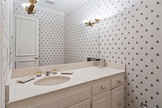 $925,000 | 6510 Sagamore Road, Mission Hills, KS 66208