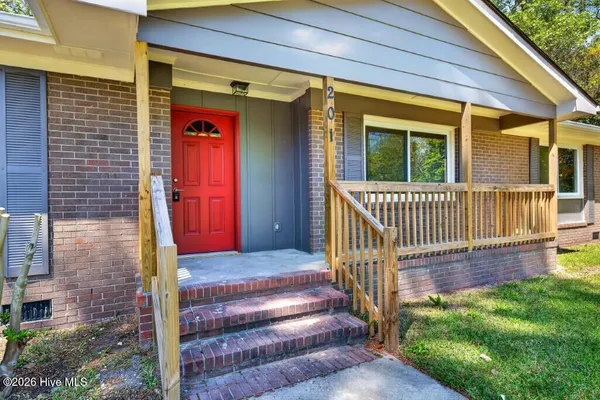 $2,100 | 201 Stratford Road, Havelock, NC 28532