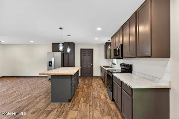 $2,100 | 201 Stratford Road, Havelock, NC 28532