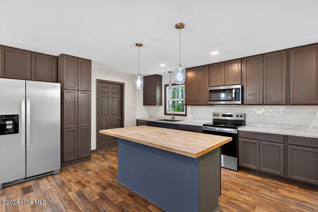 201 Stratford Road Havelock, NC 28532 - Photo 4 of 18 IMG_5447