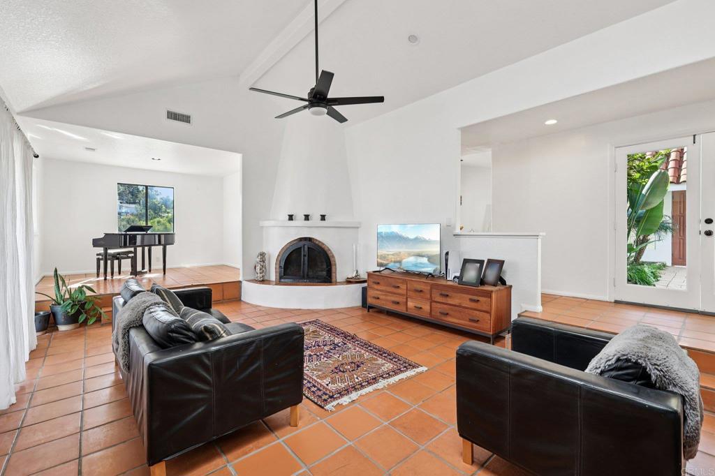 1761 Winterwarm Drive Fallbrook, CA 92028 - Photo 4 of 72