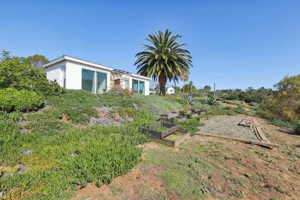 $1,390,000 | 1761 Winterwarm Drive, Fallbrook, CA 92028
