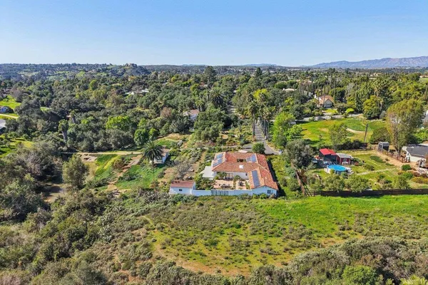 $1,390,000 | 1761 Winterwarm Drive, Fallbrook, CA 92028