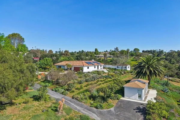 $1,390,000 | 1761 Winterwarm Drive, Fallbrook, CA 92028