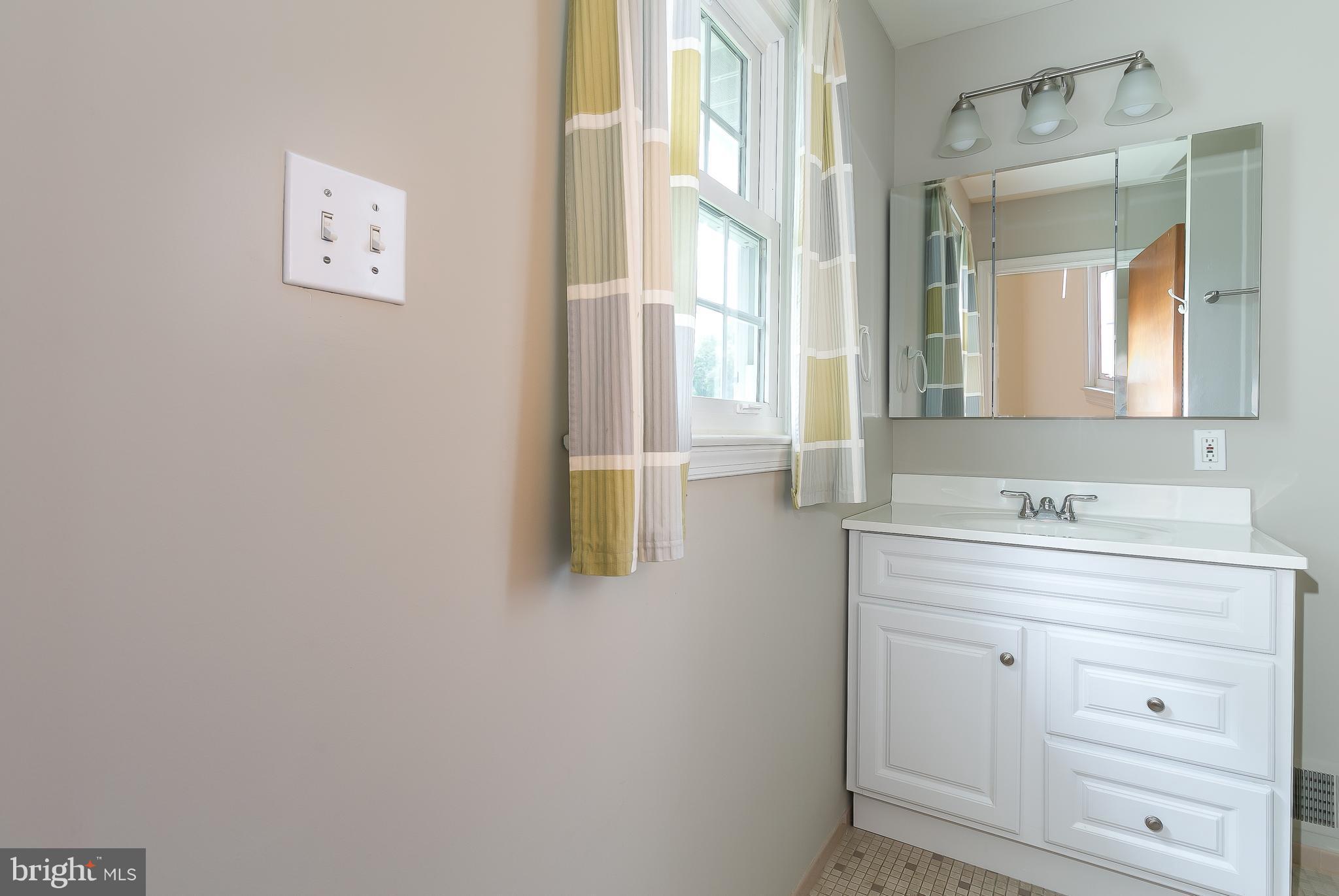 18728 Willow Grove Road Olney, MD 20832 - Photo 16 of 24 Bath (Master)