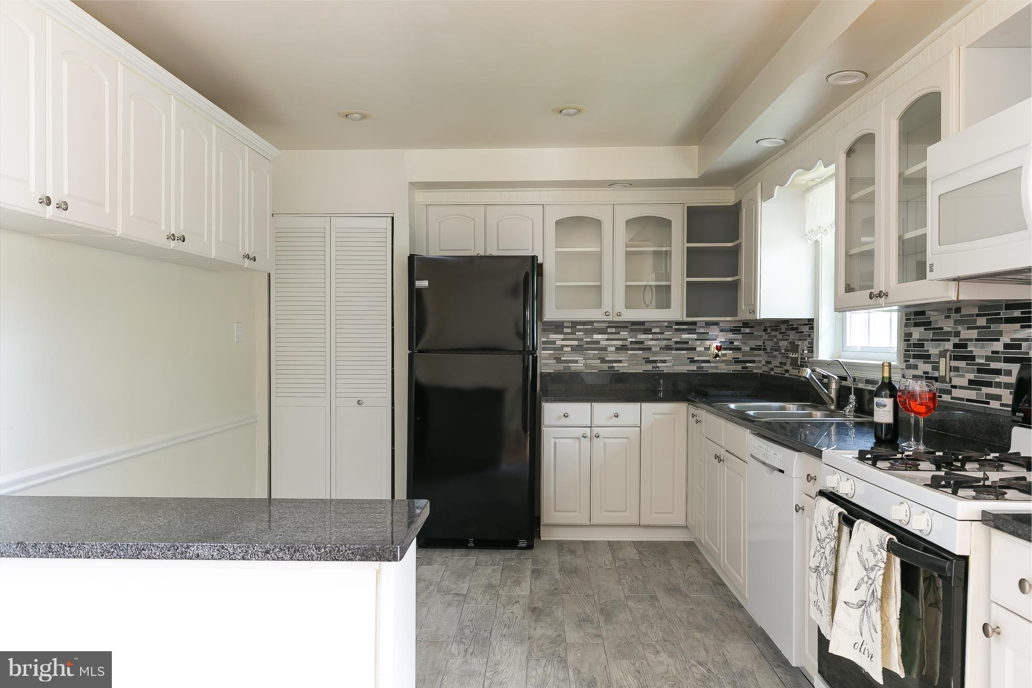 18728 Willow Grove Road Olney, MD 20832 - Photo 7 of 24 Kitchen