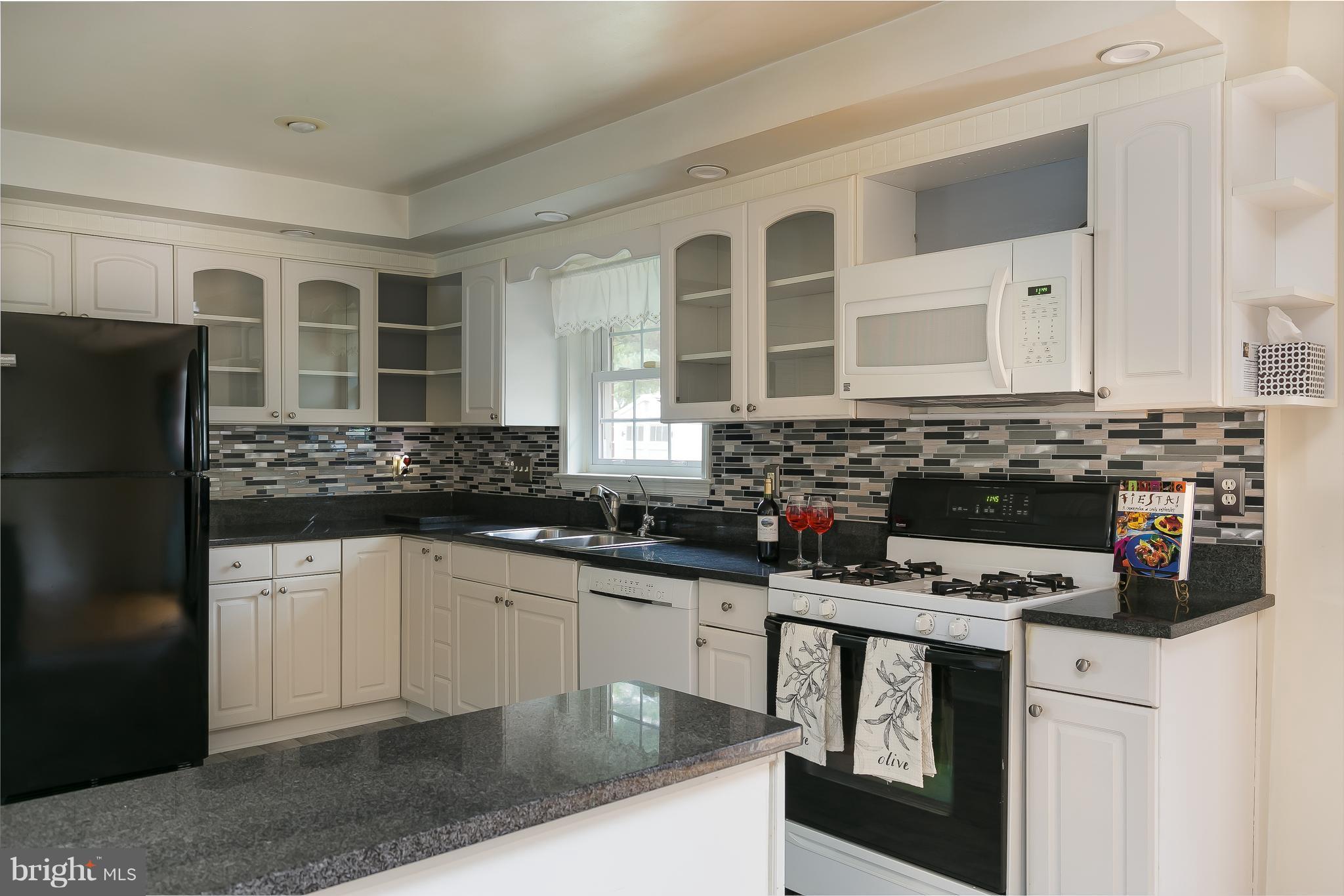 18728 Willow Grove Road Olney, MD 20832 - Photo 9 of 24 Kitchen