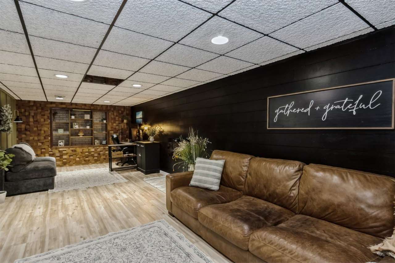 2131 Rockford Road Southwest Cedar Rapids, IA 52404 - Photo 21 of 30 Gallery Image 21