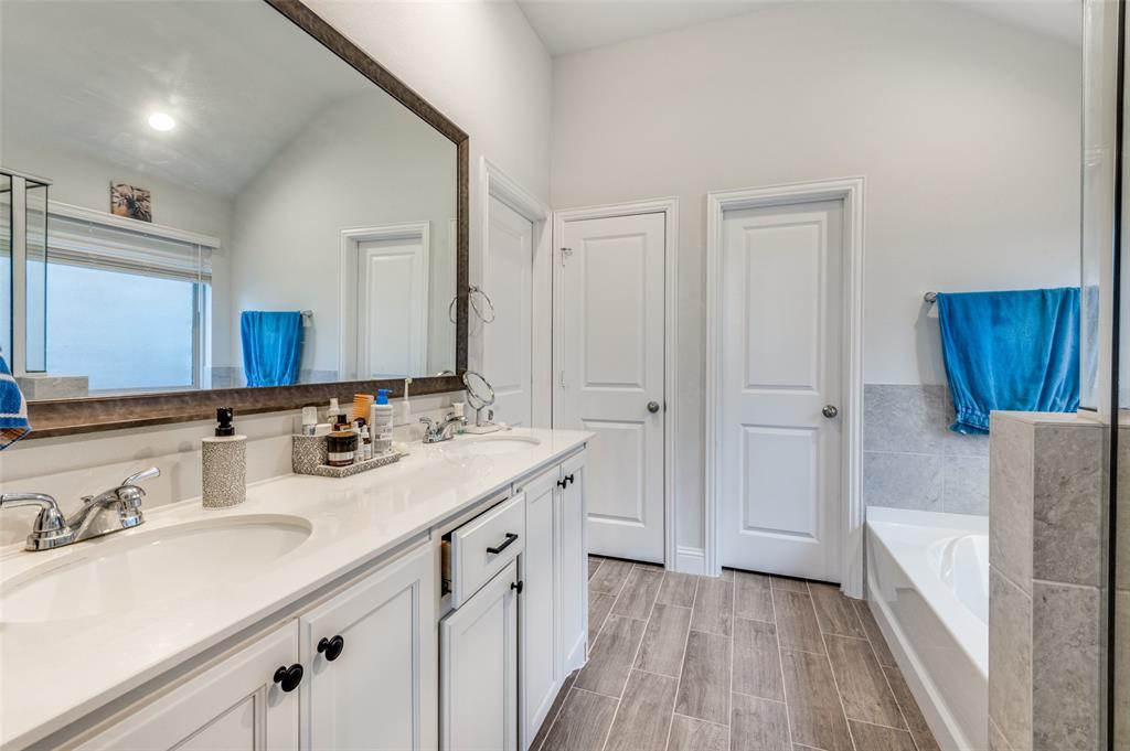 1216 Collett Sublett Road Kennedale, TX 76060 - Photo 20 of 25 a bathroom with 2 sink tub and a mirror