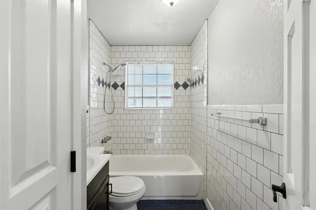 $1,900 | 3303 Dalton Street, Austin, TX 78745