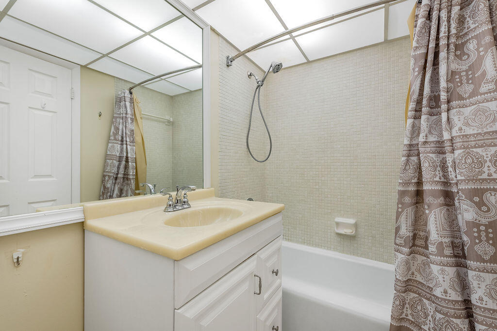 3680 Inverrary Drive, Unit 1V Lauderhill, FL 33319 - Photo 15 of 35 3680InverraryLnDrapt1V.Lauderhill-15