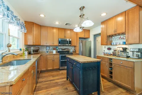 $575,000 | 1 Eldridge Road, Mount Tabor, NJ 07878