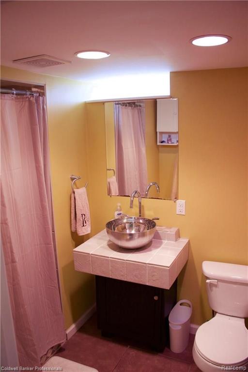 2035 Cambridge Road Berkley, MI 48072 - Photo 29 of 34