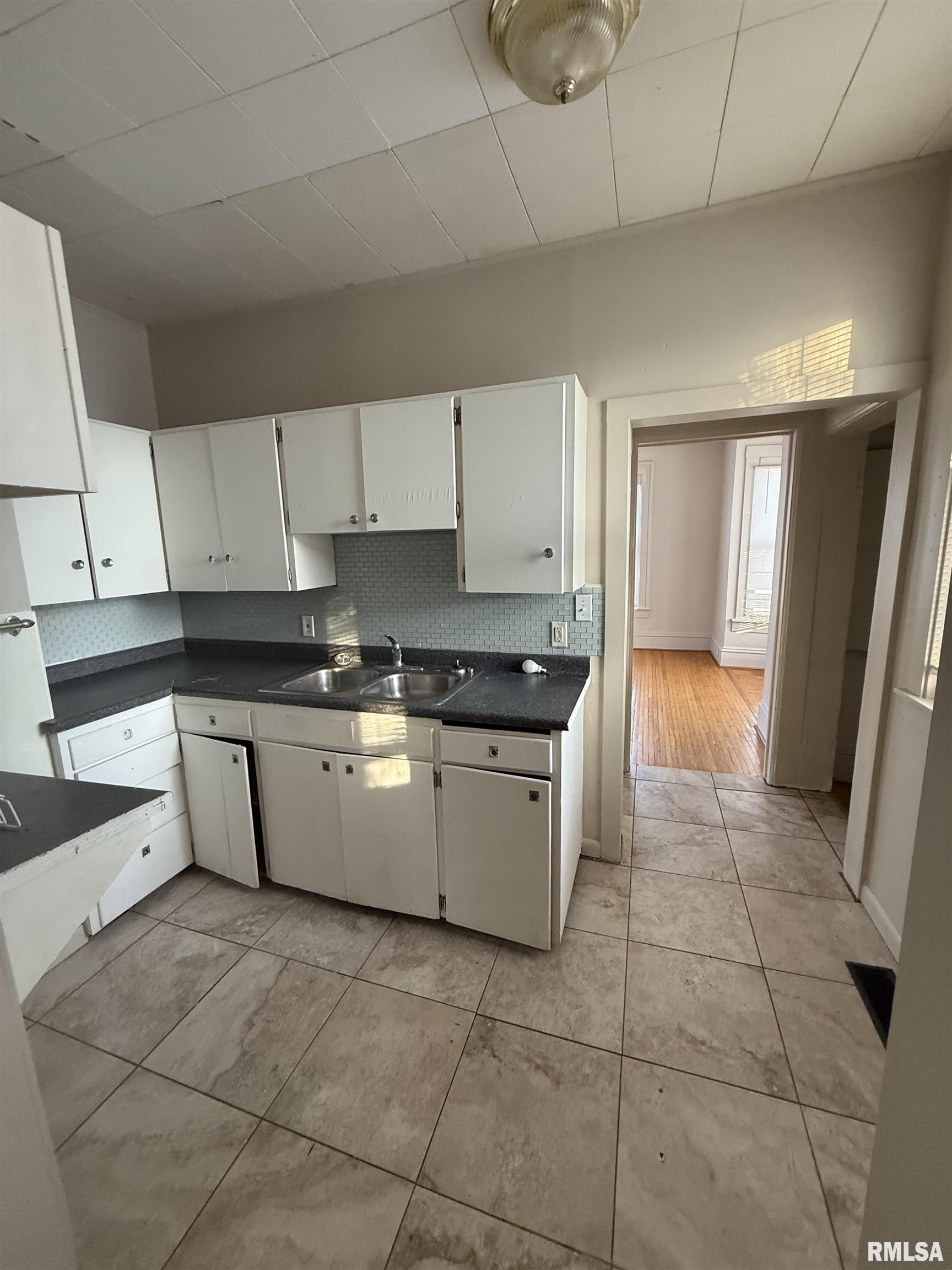 423 West Calhoun Street Macomb, IL 61455 - Photo 5 of 19